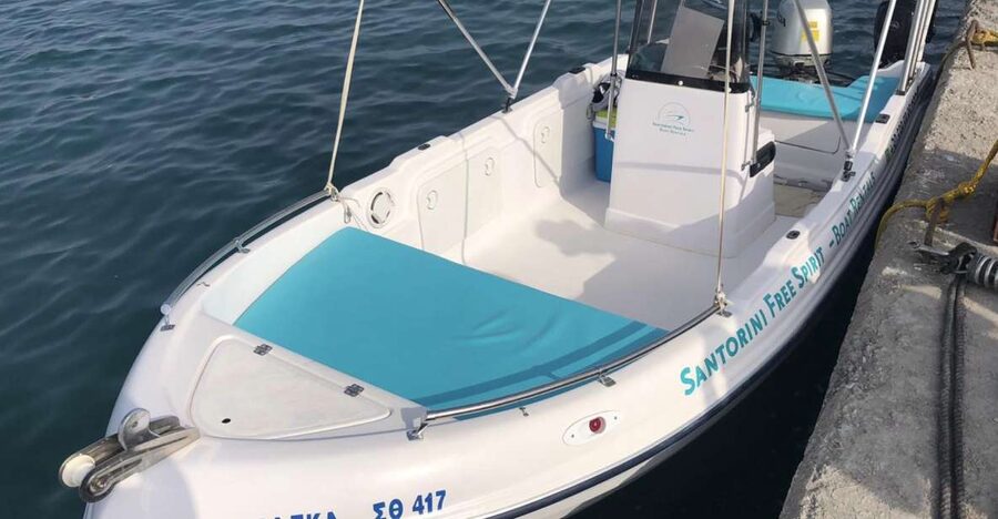 Santorini: License-Free Boat Rental with Snorkeling Gear - The service matters more than the boat