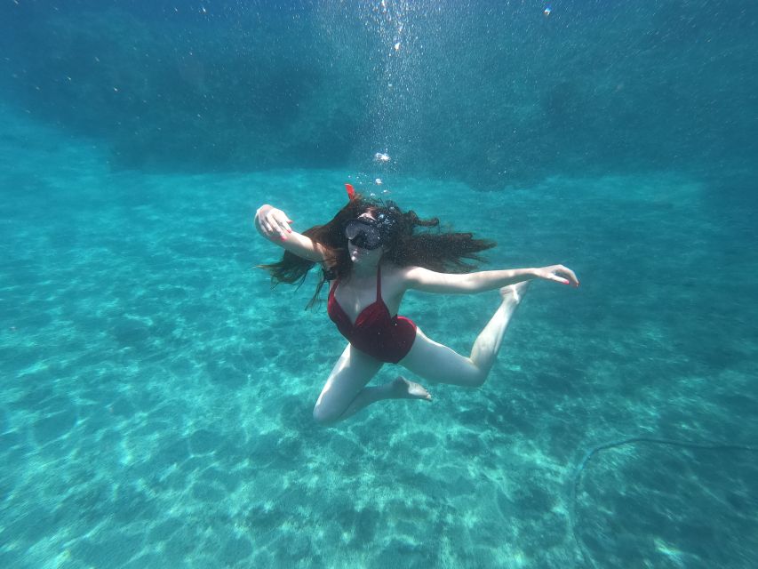 Santorini: Sea Caves Kayak Trip with Snorkeling and Picnic - Starting the day with a careful welcome