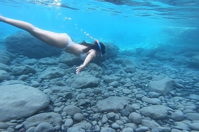 Santorini: Stand-Up Paddle and Snorkel Adventure - Following the cliff-lined coast