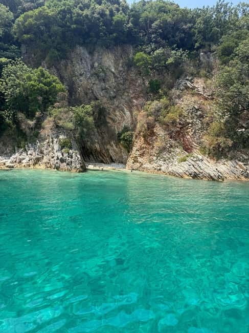 Saranda: Boat tour to 7 destinations end snorkeling - Gremina, Kakome, and the short swimming stops