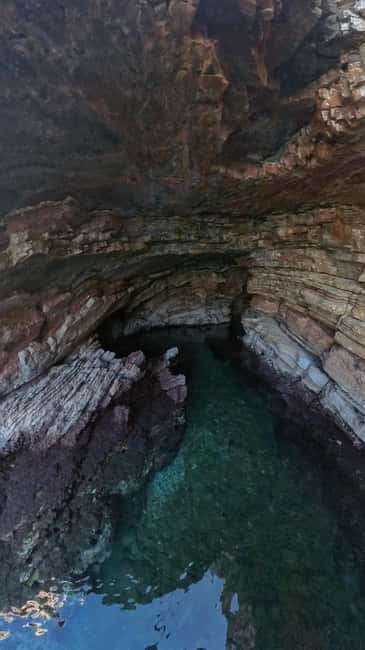 Sarandë: Boat Tour to Kroreza with Snorkel and free Umbrella - Leaving Sarandë from the Kristal Boat Tours stand