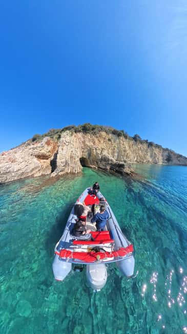 Sarandë: Boat Tour to Kroreza with Snorkel and free Umbrella - Qefal: your first swim from the boat