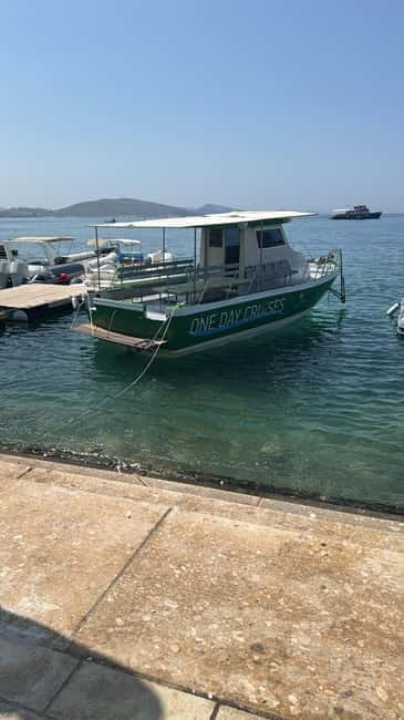 Sarandë:Boat Tour to Kroreza with snorkelling & umbrellas - Key points at a glance