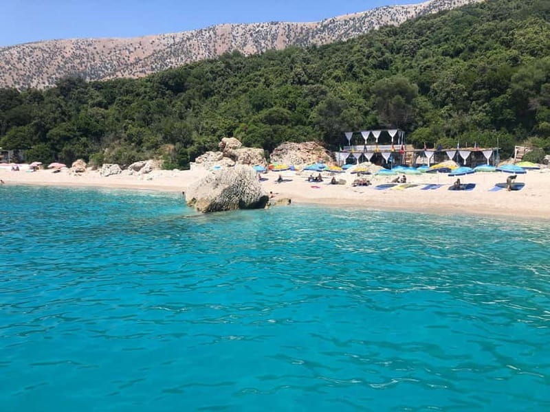 Sarandë:Boat Tour to Kroreza with snorkelling & umbrellas - Kakome and the rhythm of a group cruise