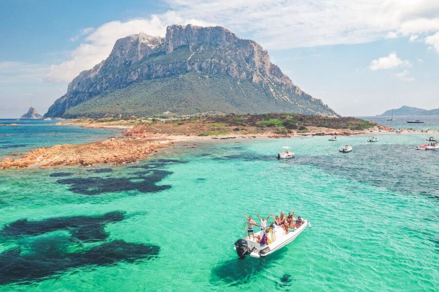 Sardegna: Tavolara Boat Tour with Snorkeling - Spiaggia del Dottore: the first long swim