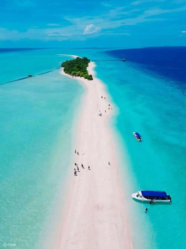 Semporna: Explore 3 Islands Tour Snorkel or Dive & Lunch - Lunch on a quiet island stop