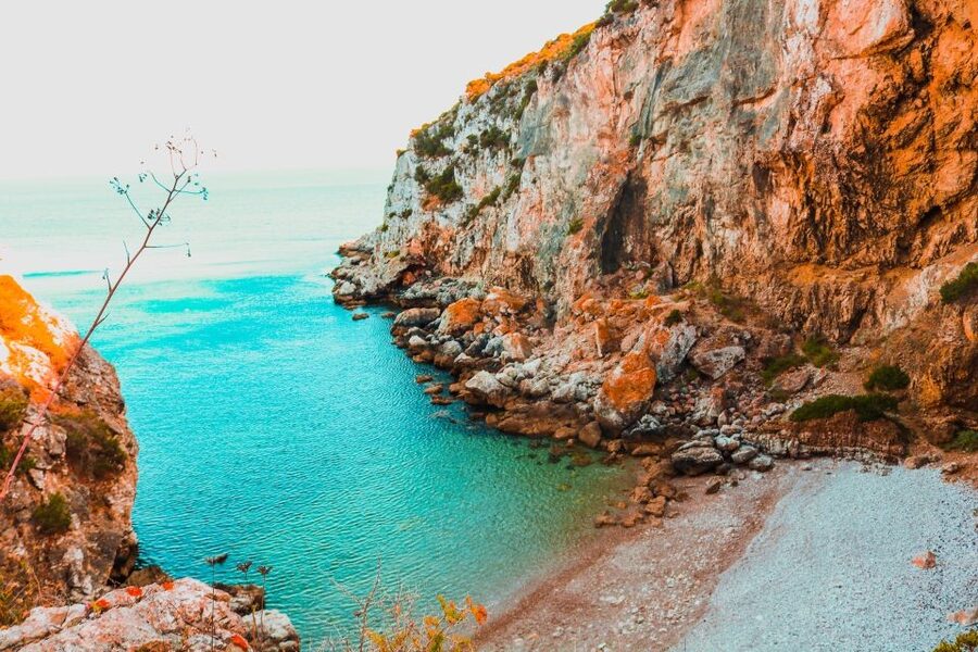 Sesimbra: Arrábida Beaches & Caves Boat Tour with Snorkeling - Caves, cliffs, and the run toward Cabo Espichel