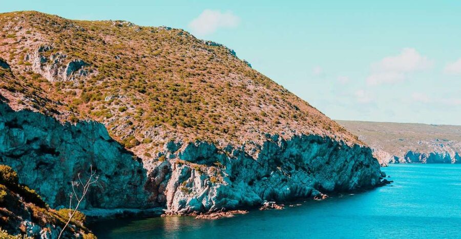 Sesimbra: Arrábida Beaches & Caves Boat Tour with Snorkeling - Ribeiro do Cavalo: the first big coastal surprise