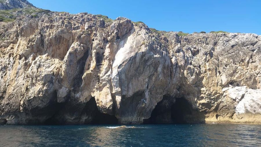Sesimbra: Boat Trip with Snorkeling at Secret Beaches and Bays - Inferno Beach and the rhythm of the middle stops