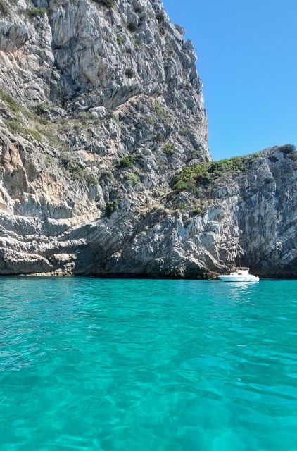 Sesimbra: Secret Bays and Beaches Boat Tour with Snorkeling - Why Sesimbra is best seen from the water