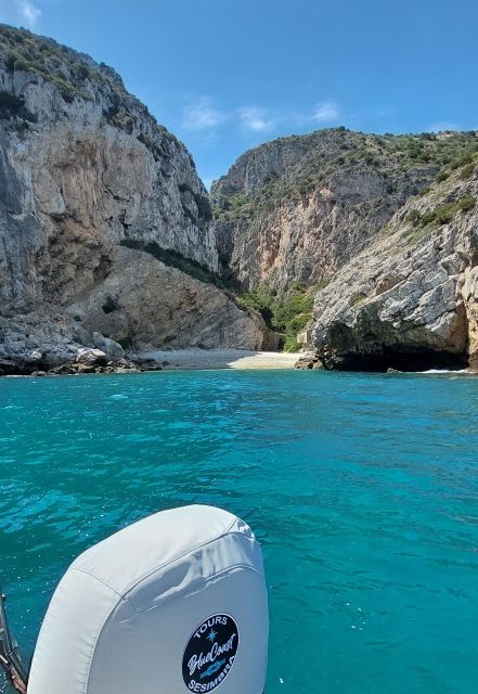 Sesimbra: Secret Bays and Beaches Boat Tour with Snorkeling - Ribeiro do Cavalo brings the famous beach views