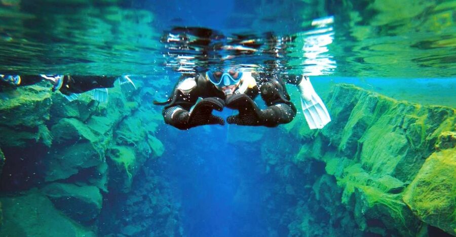 Silfra: Fissure Snorkeling Tour with Underwater Photos - Getting ready beside the fissure