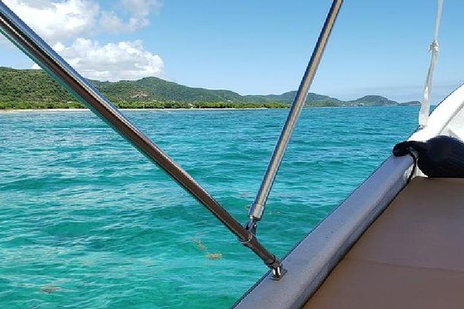 Snorkel and Exclusive Beach Exploration in Antigua - Finding a quiet beach by small boat