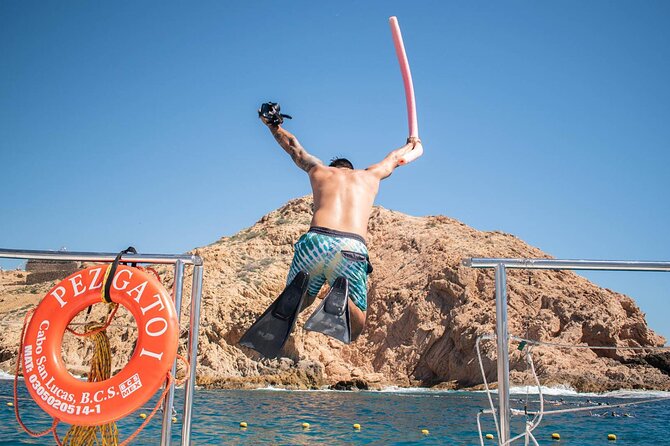 Snorkel Cruise in Los Cabos - Pelican Rock and the opening views