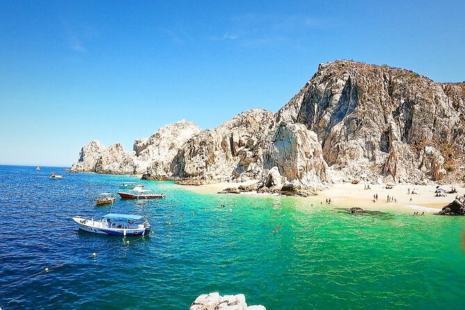 Snorkeling and whale watching Tour in Cabo - El Arco: the tour’s main photo moment
