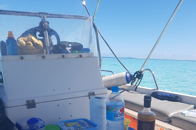 Snorkeling excursion, discovery of the lagoon, small group. - What to bring and what the boat supplies