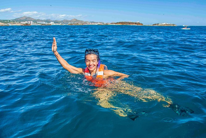 Snorkeling tour in Cabo San Lucas - Lunch, drinks, and the boat atmosphere