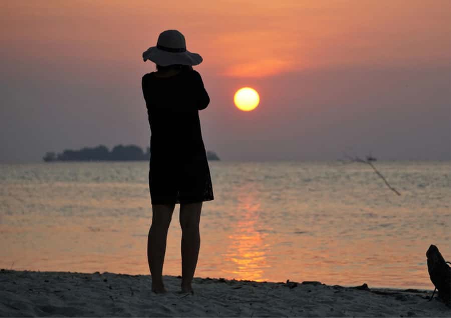 Snorkelling & islandhopping tour Karimunjawa (sharing tour) - Guide service and language