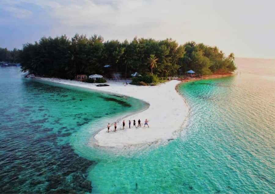 Snorkelling & islandhopping tour Karimunjawa (sharing tour) - Second island from 16:00