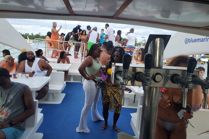 Sosua Party Boat - Snorkeling + Snack +BBQ Food and Drinks - BBQ food, tropical drinks, and the onboard mood