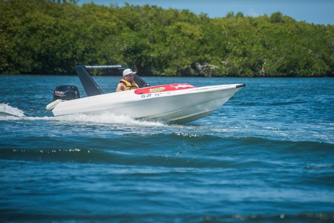 Speedboat and snorkel tour: Single Passenger Boat - A short Cancun outing with two different moods
