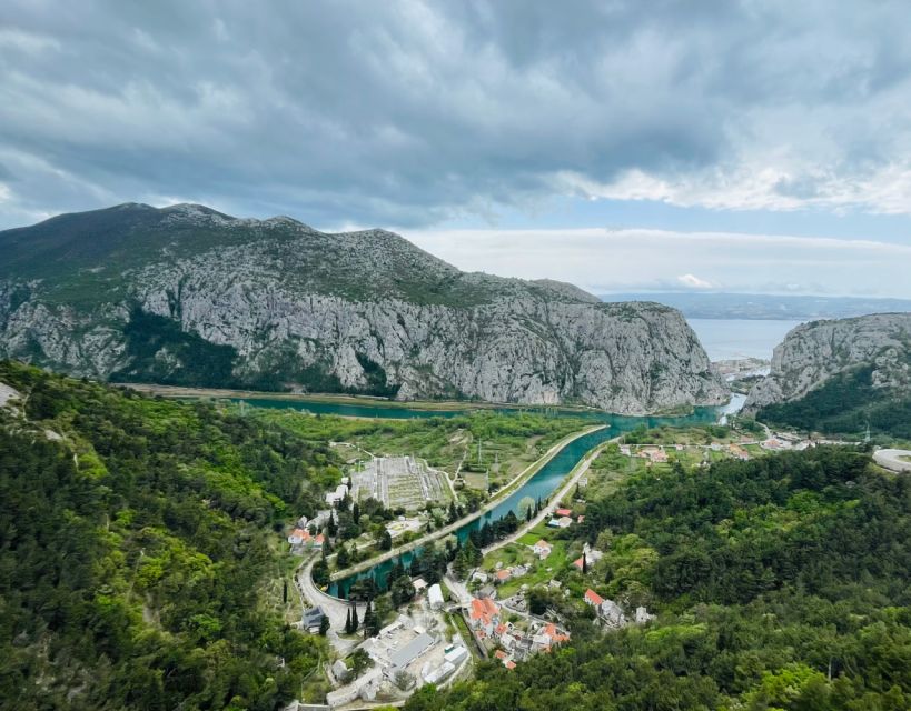 Split/Omiš - Guided River & Sea Kayaking + Snorkeling Tour - Local stories, castles, and the limits of the commentary