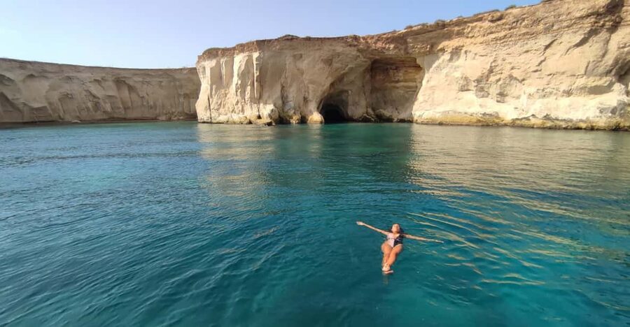 Syracuse: Pillirina, Ortigia, Sea Caves and snorkeling - The crew and language setup