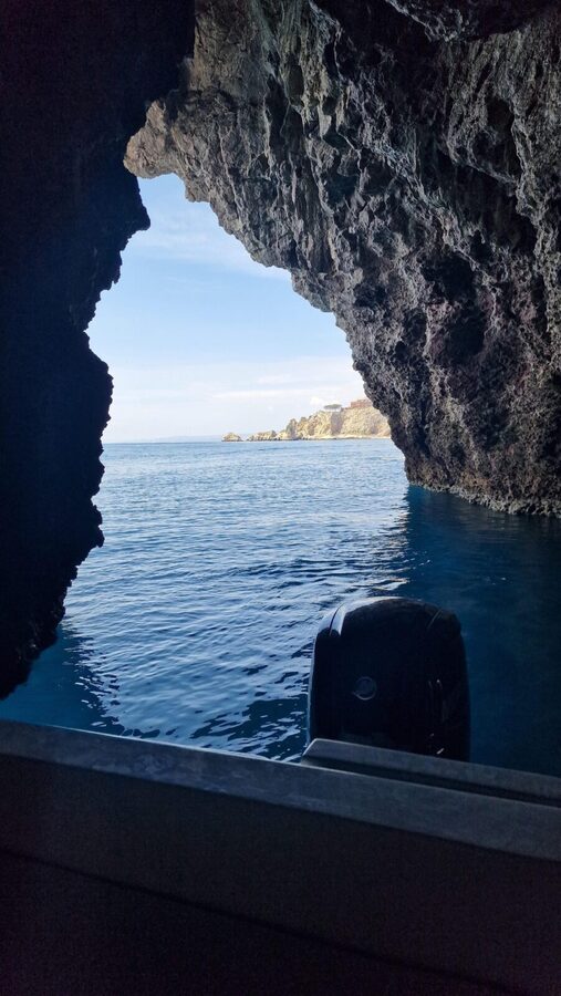 Taormina: Coastline Boat Tour with Aperitif and Snorkeling - Timing, Comfort, and Who Should Go
