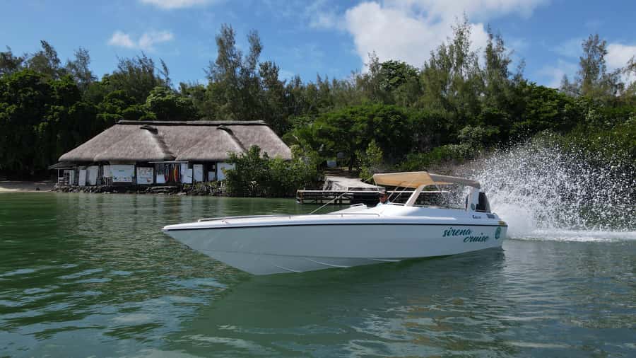 Trou d'Eau Douce: 5 Islands Tour with Snorkeling and BBQ - Key points at a glance