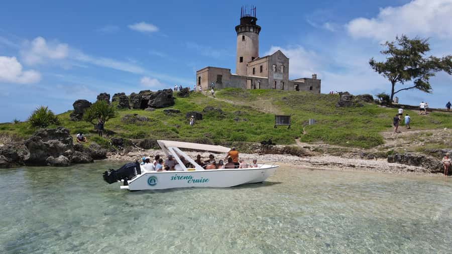 Trou d'Eau Douce: 5 Islands Tour with Snorkeling and BBQ - Lunch on Margénie Island is a real feature