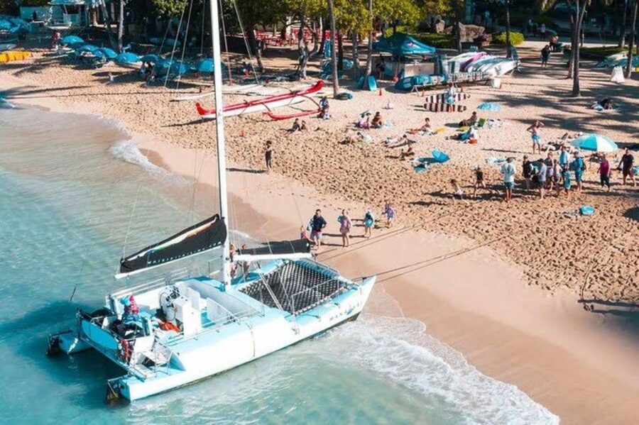 Waikiki Beach: Turtle Snorkeling and Sailing on Hāwea - Starting behind the Duke Kahanamoku Statue