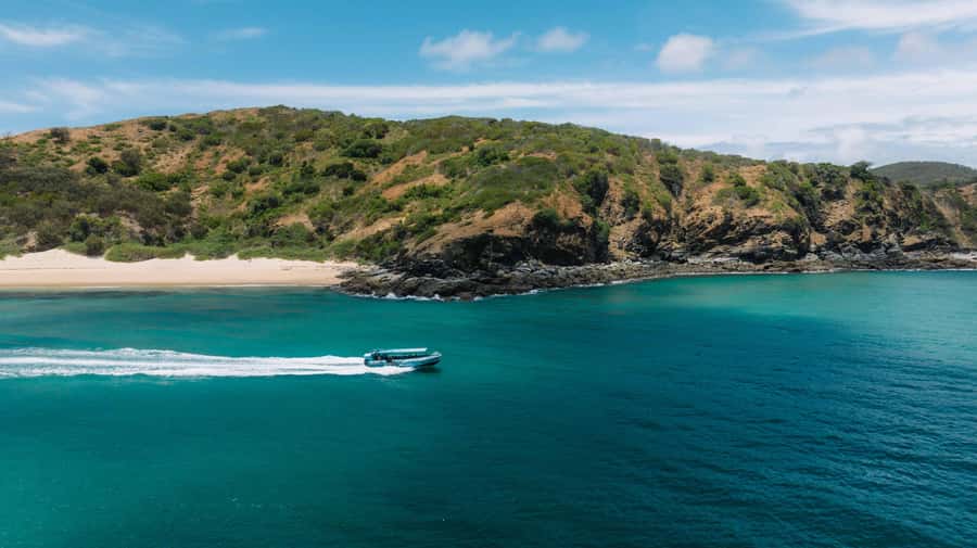 Yeppoon: Great Keppel Island Fast Boat Snorkel & Lunch Tour - What the crew adds to the day