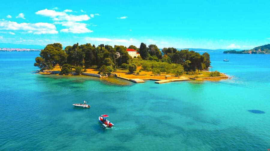 Zadar:Speedboat Tour Thrill Ride with Snorkeling on 3 island - Preko: cafés, beaches, and a longer island break